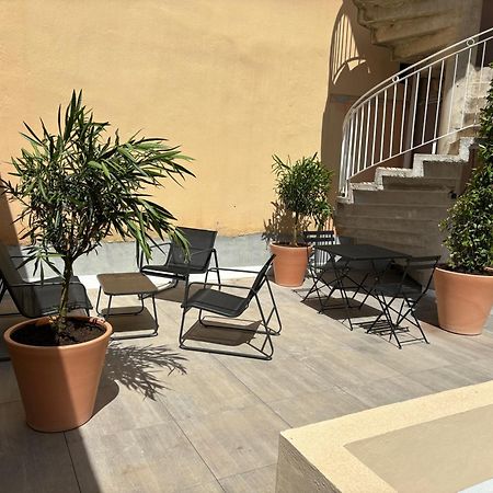 Studio Spacieux Avec Patio En Centre Ville كافالير سور مير المظهر الخارجي الصورة