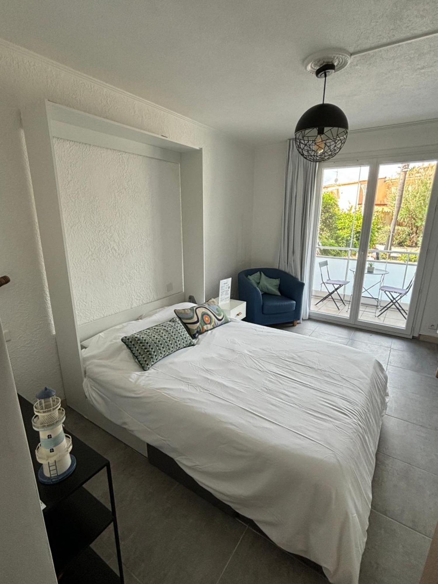Studio Spacieux Avec Patio En Centre Ville كافالير سور مير المظهر الخارجي الصورة