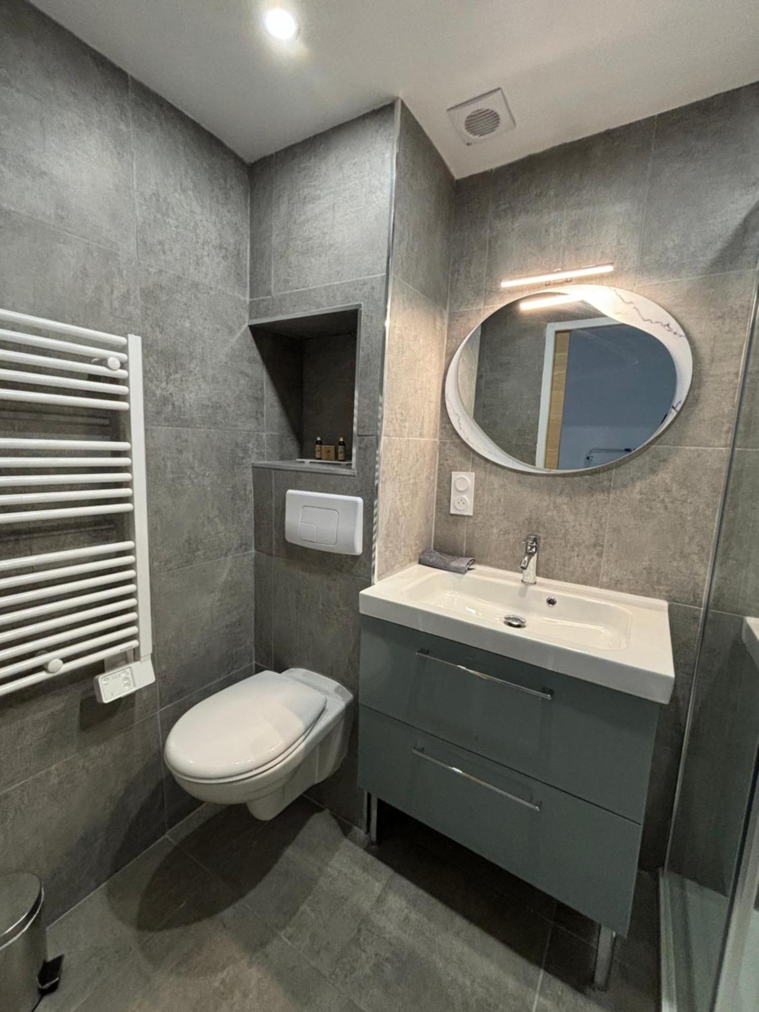 Studio Spacieux Avec Patio En Centre Ville كافالير سور مير المظهر الخارجي الصورة