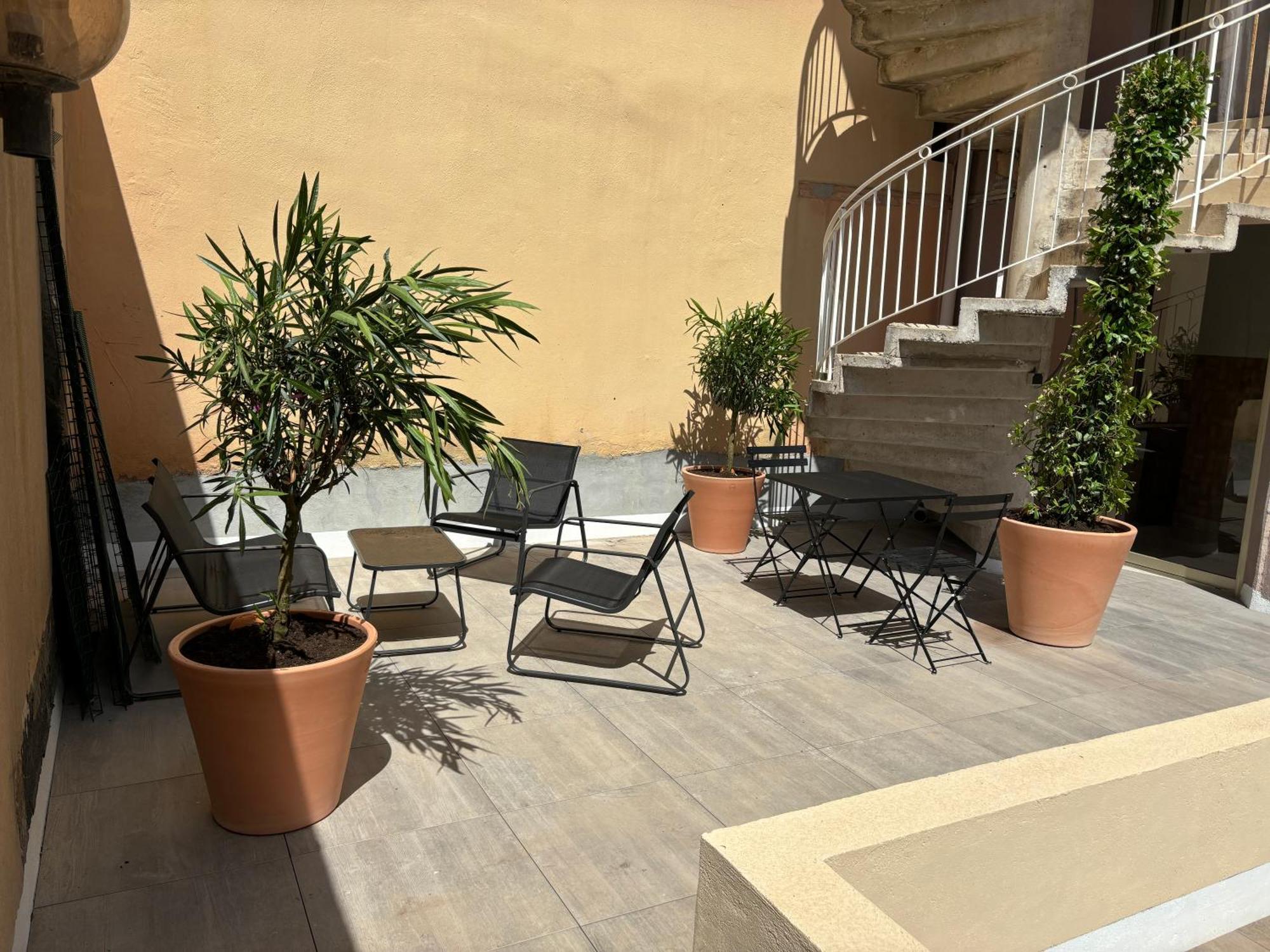 Studio Spacieux Avec Patio En Centre Ville كافالير سور مير المظهر الخارجي الصورة